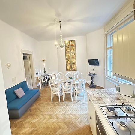 Heritage Harmony With Free Parking Budapeste Exterior foto